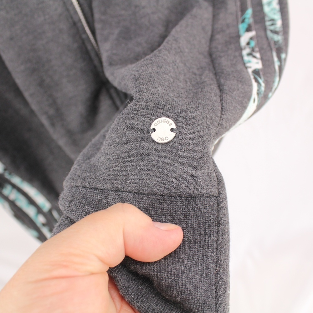 Adidas Women Essentials Solid Full Zip Hoodie Siz… - image 4